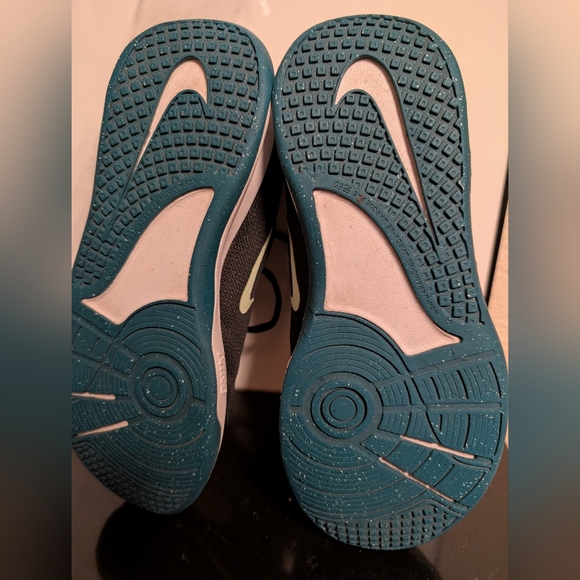 Nike Omni Multi Court Black Hardly Volt Sneakers Size 6Y MSRP $90 - Picture 10 of 11